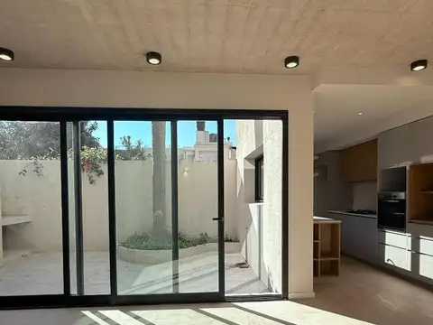 Casa en Venta en Nuestra Señora De Lourdes, USD 291.000