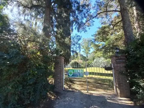 Gran Quinta en Barrio Los Pinos - Lote 6200 m2