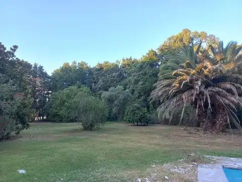Gran Quinta en Barrio Los Pinos - Lote 6200 m2