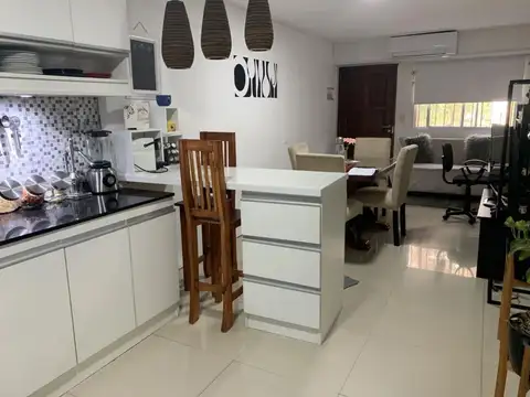 Depto Tipo Casa en Venta con 2 cocheras