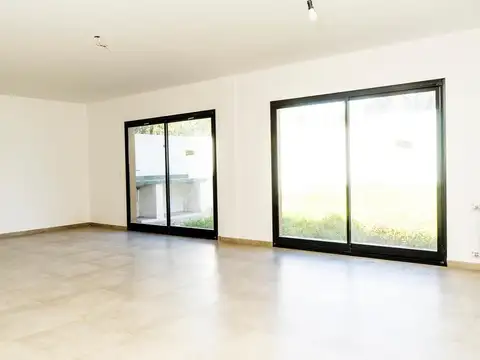 Casa PH a estrenar, 4 ambientes, Jardín privado, cochera y terraza