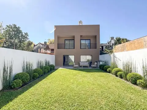 Casa PH a estrenar, 4 ambientes, Jardín privado, cochera y terraza