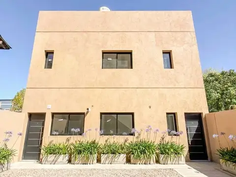 Casa 4 ambientes con 3 baños