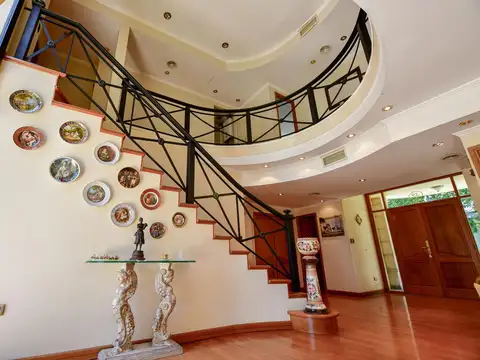 Casa 10 ambientes con 3 baños