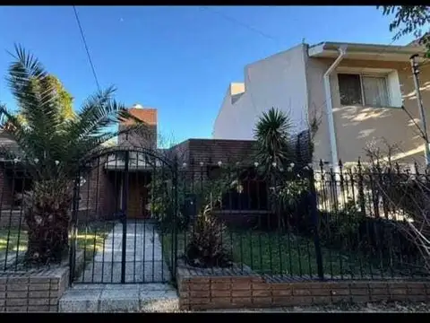 Casa en venta – Granja de Funes
