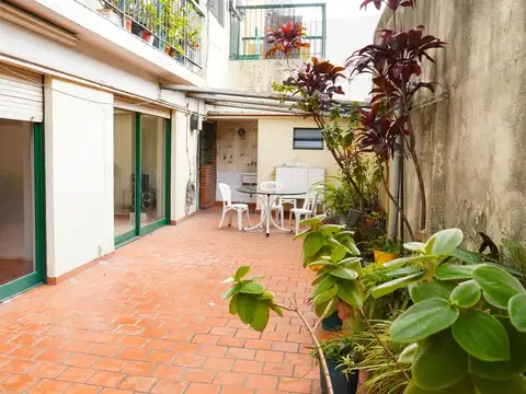 VENTA DPTO 3 AMB CON PATIO Y COCHERA FIJA-URQUIZA