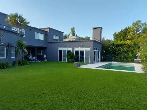 Casa en Venta con 4 cocheras