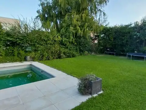 Casa 8 ambientes con 5 baños