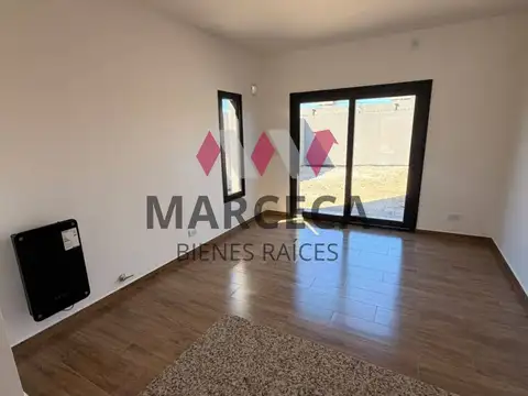 Casa en Alquiler con 1 cochera