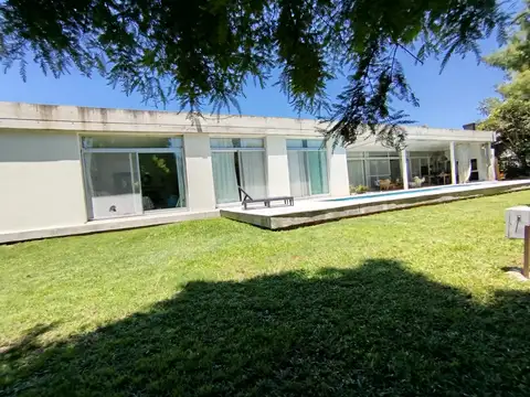 Casa moderna 3 dorm. hormigón y vidrio excelente, luminosa detalles de categoría  