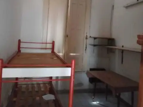 Casa 10 ambientes con 1 baño