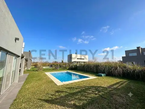 Casa 4 ambientes con 2 baños