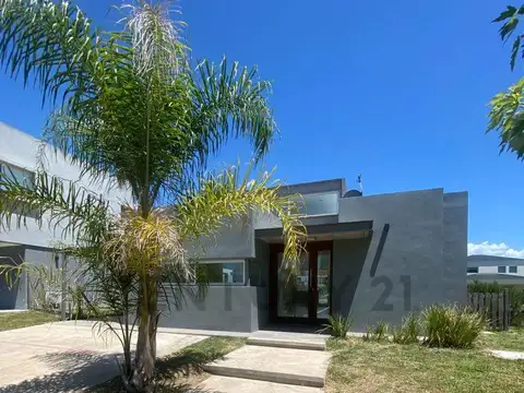 Av de los Lagos , Piso 0