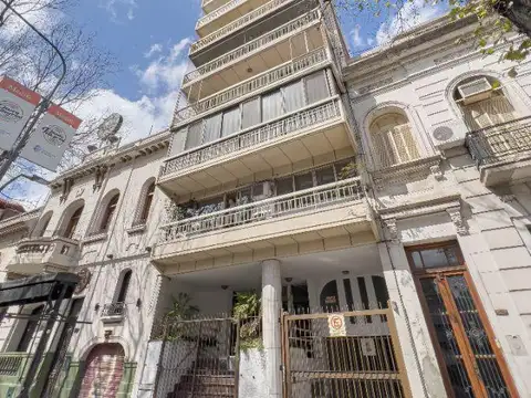 Av Pellegrini al 1700 - 2° piso