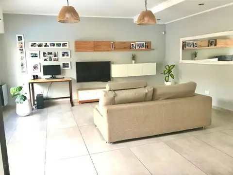 Casa 3 ambientes con 2 baños