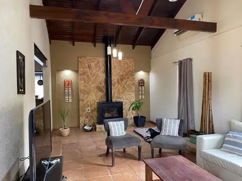 Casa 7 ambientes con 2 baños
