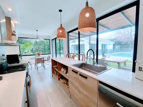 Casa 5 ambientes con 4 baños