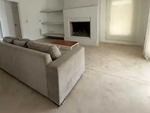 Casa en Venta con 6 cocheras