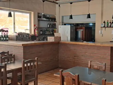 Local en Bv. de acceso a San Antonio de Areco