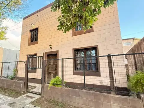 VENTA / CASA CON GALPÓN / GAS NATURAL / CRÉDITO