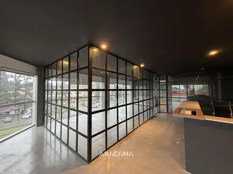 Oficina 5 ambientes con 2 baños