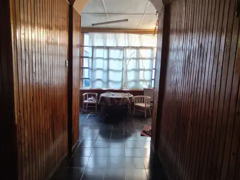 Casa 8 ambientes con 1 baño
