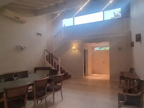 Casa en Venta con 4 cocheras