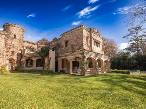 Casa en Venta con 6 cocheras