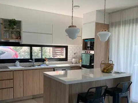 Casa 5 ambientes con 2 baños