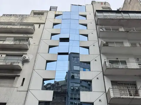 VENTA/ALQUILER – EDIFICIO EN BLOCK CON LOCAL COMERCIAL – MICROCENTRO