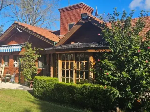 Casa en Venta con 2 cocheras