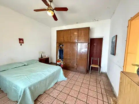 Venta casa a reciclar. Fondo libre. Apta crédito.