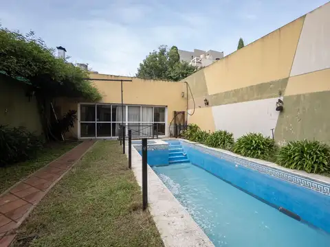 VENTA CASA CON PARQUE, PILETA, QUINCHO, Lanús Oeste