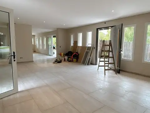 Alquiler Anual Casa a Estrenar, Impecable, Excelente Calidad Lote interno