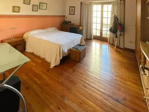 Casa 6 ambientes con 4 baños
