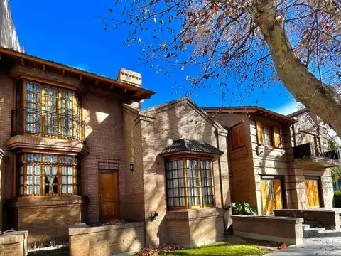 VENTA CASA ARIZU Y ALTE BROWN BARRIO BOMBAL G.CRUZ