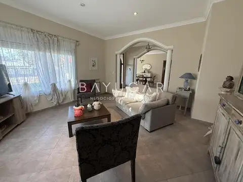 Casa 5 ambientes con 2 baños