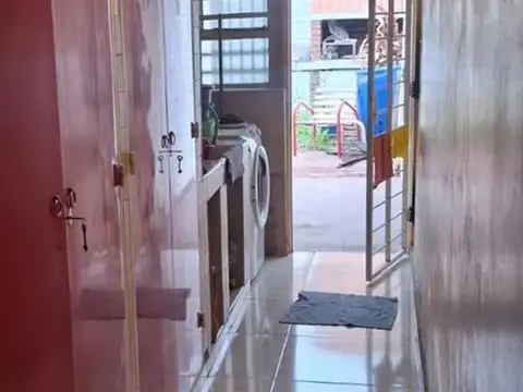 Casa 11 ambientes con 2 baños