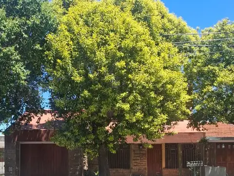 SE VENDE CASA DE 2 PISOS  EN PQUE ATLANTICA