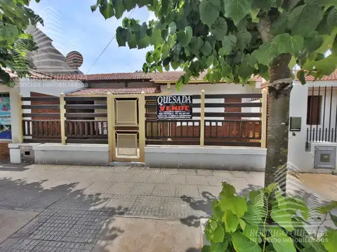 Una hermosa y confortable casa  sobre Av.Principal   Local!!