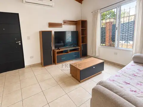 Casa 2 ambientes con 1 baño