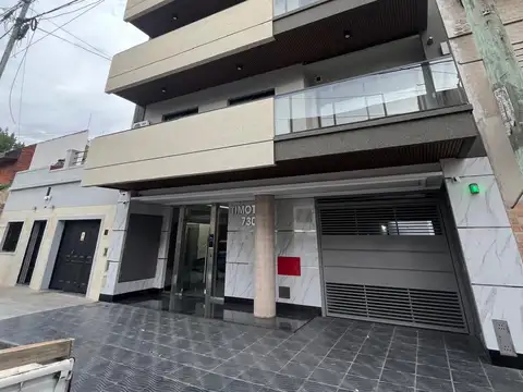 LINIERS. TIMOTEO GORDILLO 700. SEMI PISO 3 AMB. DE CATEGORIA C/FRENTE BALCON ATERRAZADO