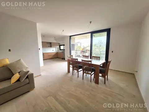 Piso de 4 ambientes en monte castro con balcón terraza