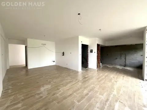 Piso de 4 ambientes en monte castro con balcón terraza