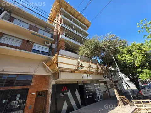 Piso de 4 ambientes en monte castro con balcón terraza