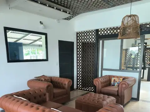 Casa en Alquiler Temporal con 4 cocheras