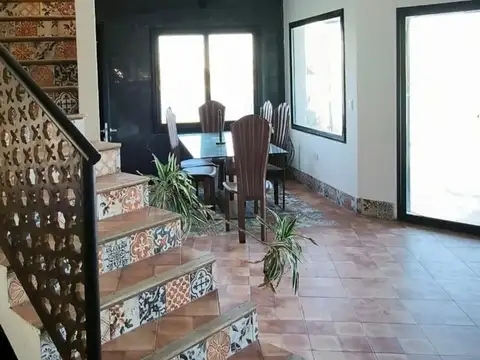 Casa 6 ambientes con 4 baños