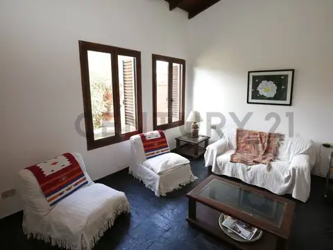 Casa en Venta con 2 cocheras