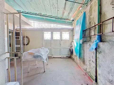 VENTA CASA 4 AMBIENTES CON PATIO Y COCHERA - CABA