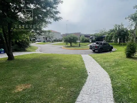 Casa en Alquiler con 1 cochera
